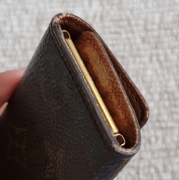 Louis Vuitton Authentic Key Holder - Picture 11 of 14